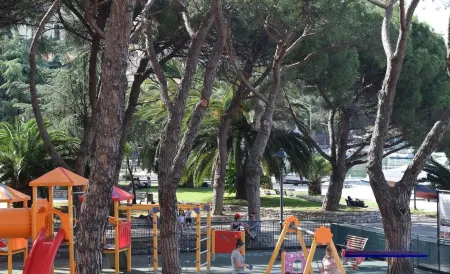 THE SEA IN FRONT. FREE parking. Отели рядом с достопримечательностью «Sella Derbi»