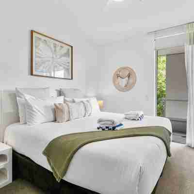 Coastal Harbour Lights I Pool, Gym & Prime Location Rooms