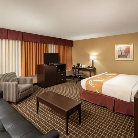 Quality Inn & Suites Downtown Hotels in Windsor