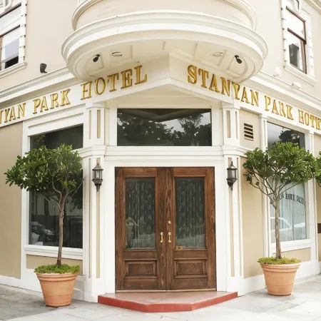 Stanyan Park Hotel Отели рядом с достопримечательностью «Ресторан The Cliff House»