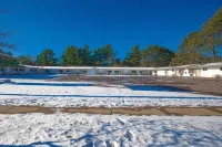 Love Hotels Tomahawk by OYO at Lake Mohawksin WI