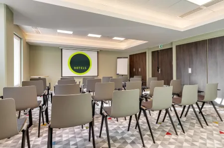 B&B Hotel Lille Lillenium Eurasanté Отели в г. Nord-Pas-de-Calais