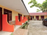 Reddoorz @ Kanaka GuestHouse Hotels near Kebun Alpokat Bang Dimas