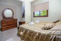 Elegant Huge Villa Large Pool, Ideal for Weddings