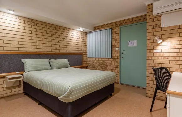 山林小屋汽車旅館