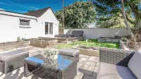 Lovely 1-Bed Cottage in Kelty with Hot Tub Hotel a Kelty