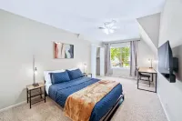 5 minutes to St. Francis Hospital • Central • Great for families Hotels in South Tulsa - Woodland Hills