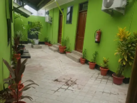 L & J 現代背包客民宿