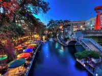 Experience Convenience w 4Br Plus 2 and 1 Half Baths Near Alamodome ミッション・トレイル周辺のホテル