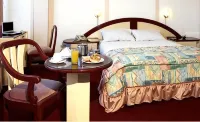 Americana Hotel