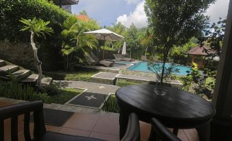 Giri Carik - Housity