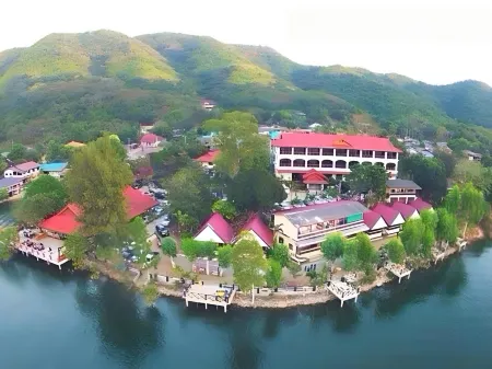 Rimkaeng Resort Отели рядом с достопримечательностью «Kaeng Krachan Dam Electric»