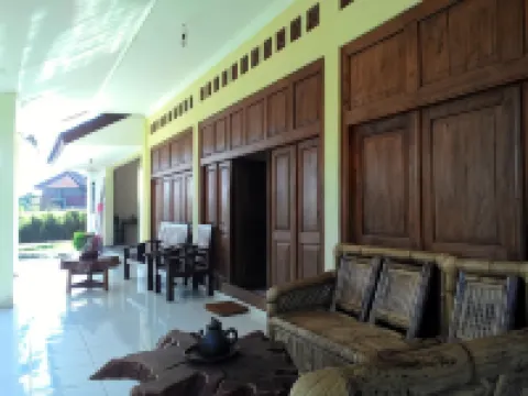 Griya Erlangga Homestay Hotels in Pajangan