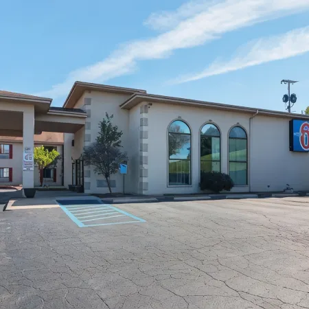 Motel 6 Hannibal, MO
