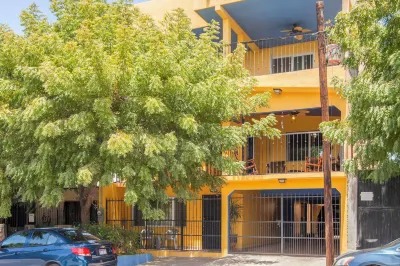 Cozy Stay 2 Blocks from the Beach and Malecón! Các khách sạn ở 