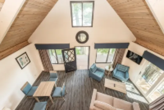 Oyster Bay Inn & Suites