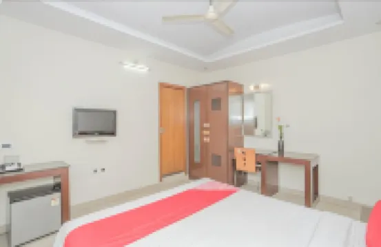 WesternSuites Hotel / Spa