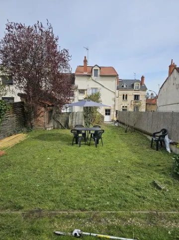 Maison en Centre-ville Avec Jardin Privatif