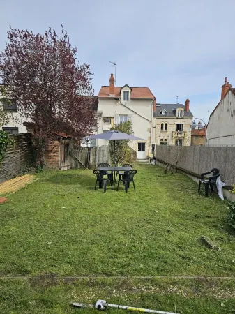 Maison en Centre-ville Avec Jardin Privatif Отели в г. Невер