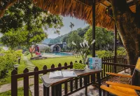 Green Homestay - Pools