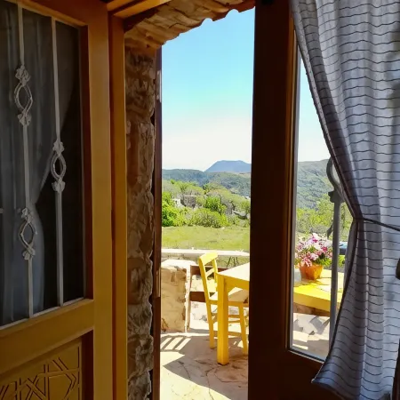 Sari KEÇİ TAŞ Otel
