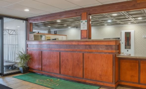 Quality Inn & Suites Detroit Metro Airport