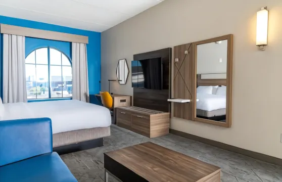 智選假日套房酒店匹茲堡的南側