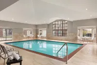 Staybridge Suites Fort Wayne فنادق في فورت واين