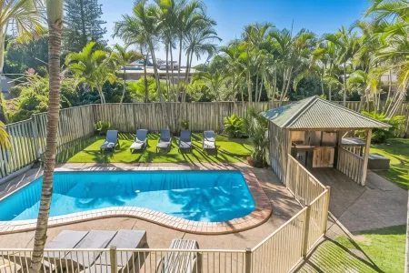 Bayside Court Apartments