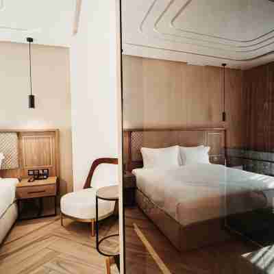 City Hotel by Waves Rooms
