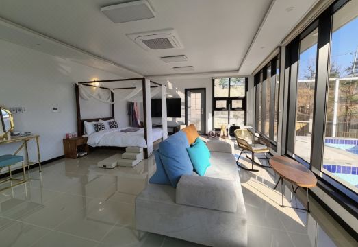 울산 메르시펜션 수영장