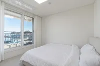 Goseong Jebi 102 Pension Hotel in zona Hwajinpo Lake