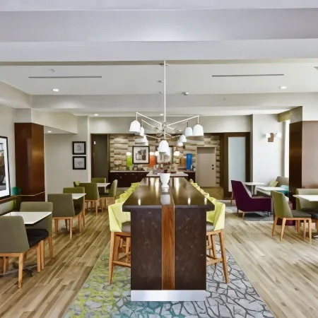 Hampton Inn Kirksville Отели рядом с достопримечательностью «A. T. Still University»