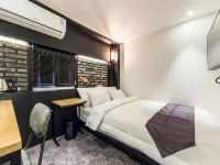 Shinchon Hotel Ludi โรงแรมใกล้ชาร์มแอนด์ชาร์ม