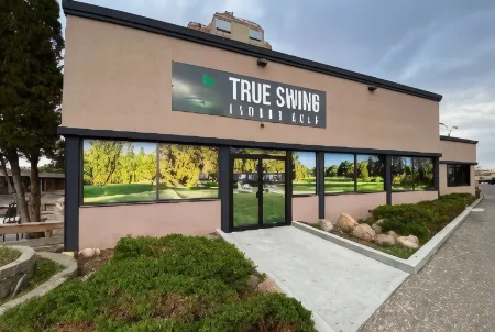 Ramada by Wyndham Lethbridge Отели рядом с достопримечательностью «Летбриджський університет»