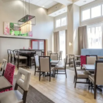 韋斯特福德切姆斯福德歡朋套房飯店