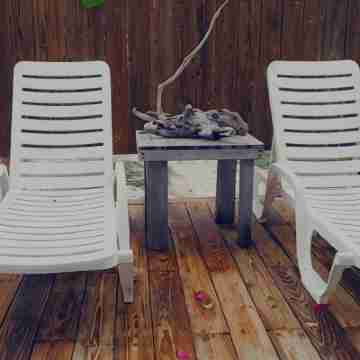 The Upper  Deck  Cozy Private Room 5 minutes away from beach Others