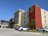 Holiday Inn Express & Suites Forney