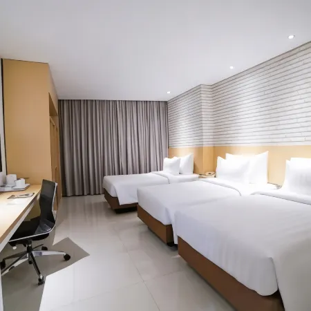 Palm Park Hotel Surabaya Отели в г. Simokerto