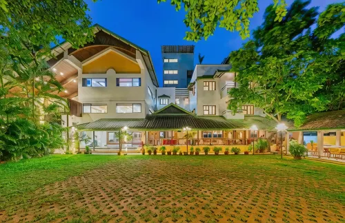 호텔 우드랜드 콜라푸르