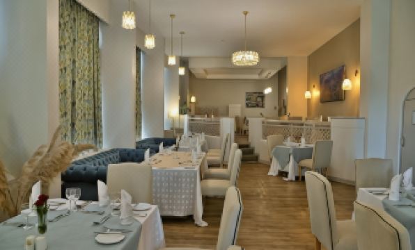 Cresta Jameson Hotel