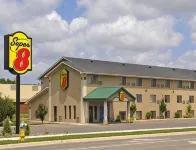 Super 8 by Wyndham Willmar Hotels in Kandiyohi County