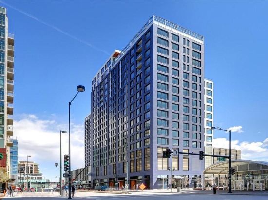 Charming one bedroom condo with views of Union Station and mountains