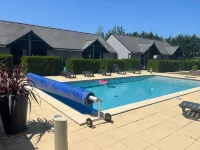 Les Dineux Village
