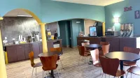 Super 8 by Wyndham Marianna - breakfast
