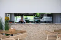 Elite Atoll Beachfront Hotel - bar