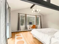 Stratton Mountain Ski Chalet: Hot Tub, Gameroom, Firepit, Grill, EV & Pond Views Hotels in Winhall