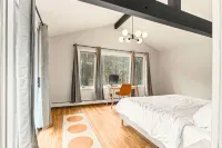 Stratton Mountain Getaway: 30% Off Ski Chalet w/Hot Tub, Firepit, & Pond Views