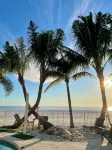 Luxury Beachfront Home - Rooftop Deck - Pool & Spa - Boutique