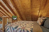Wow!-Pool-Hot Tub-Cozy Cabin Near Dollywood Centrally Located